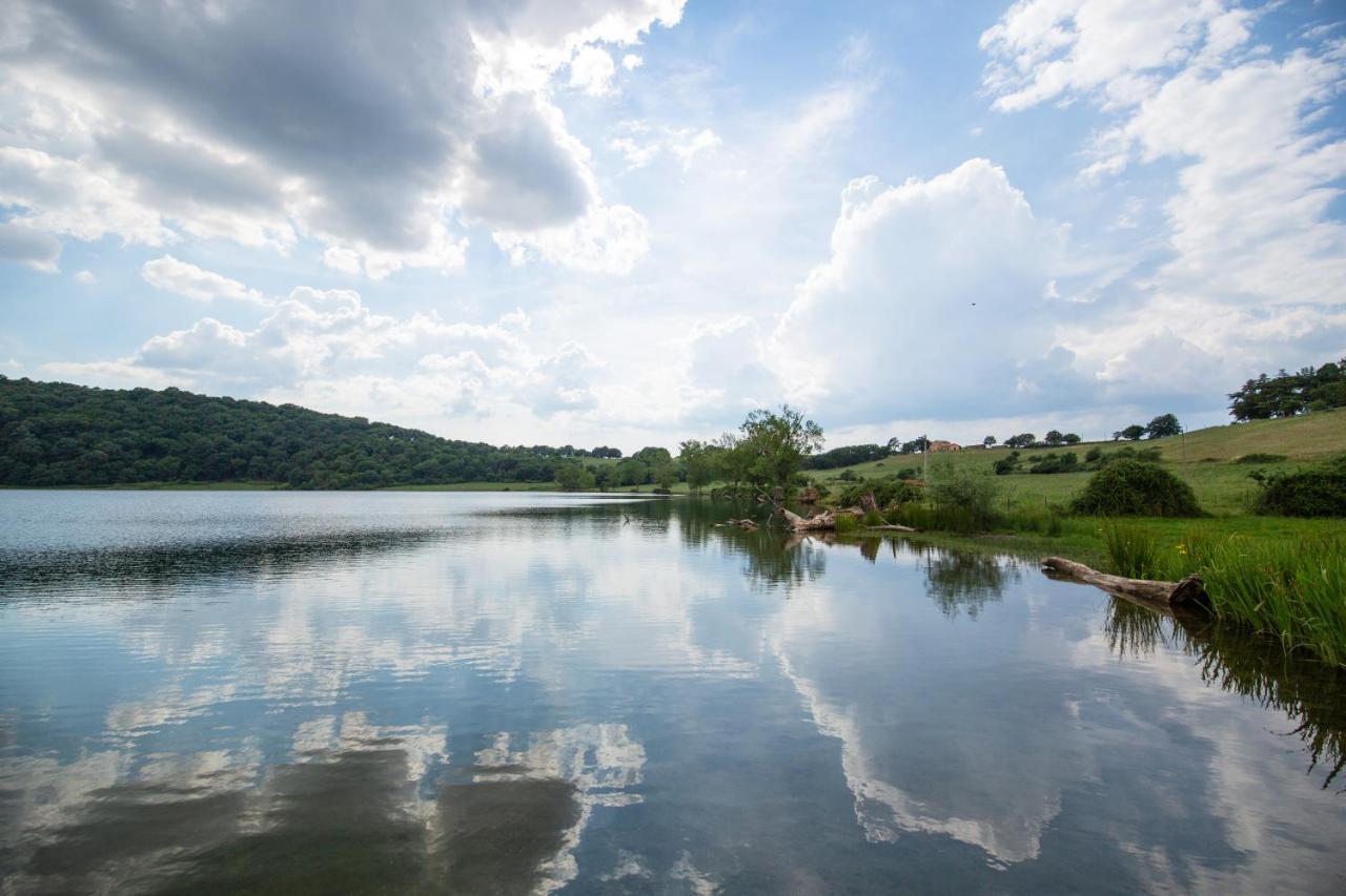 Agriturismo Lago Di Mezzano Valentano Luaran gambar